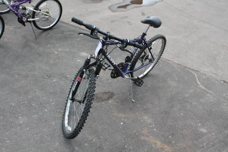 lot 56 image: Huffy StoneMountain  Trail Bike with Blue 19in. Frame, 22in. Wheel