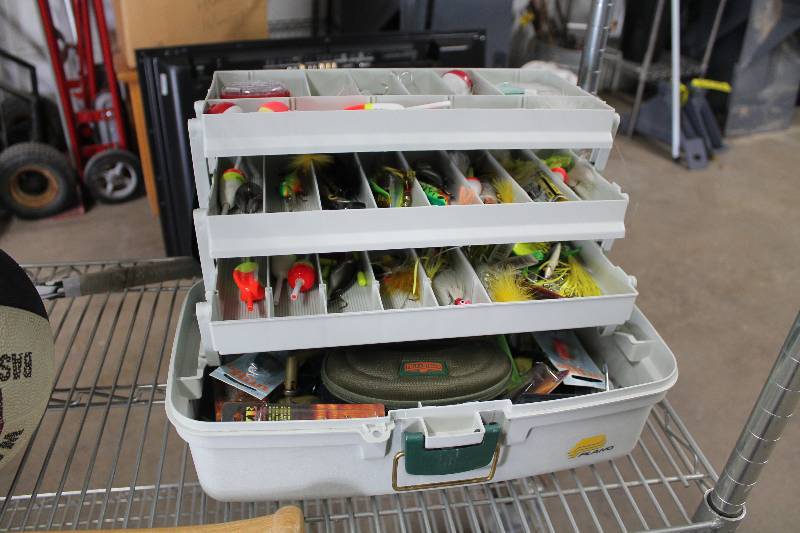 lot 8 image: Fishing Tackle Box w Tackle