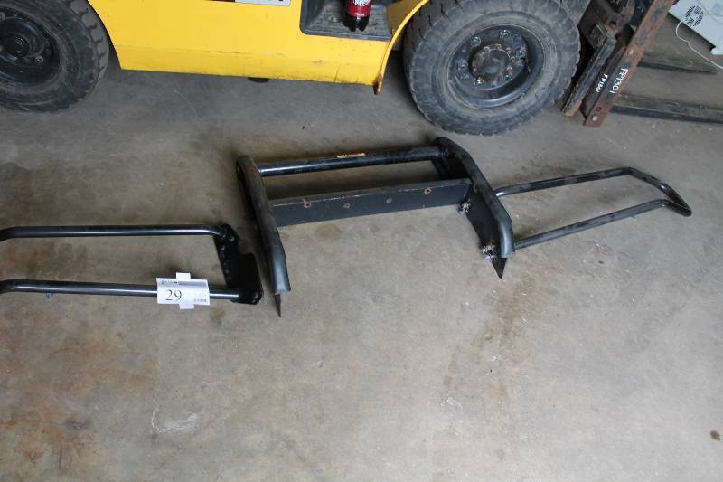 lot 29 image: Go Rhino Push Bar