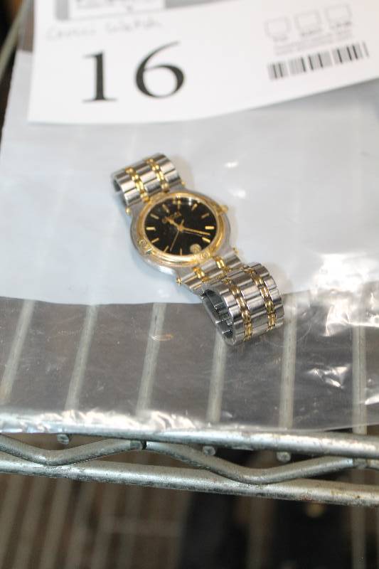 lot 16 image: Gucci Mens Wrist Watch