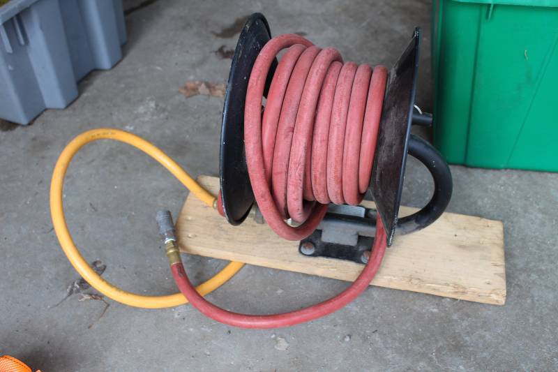 lot 620 image: Air Hose Reel w Air Hose
