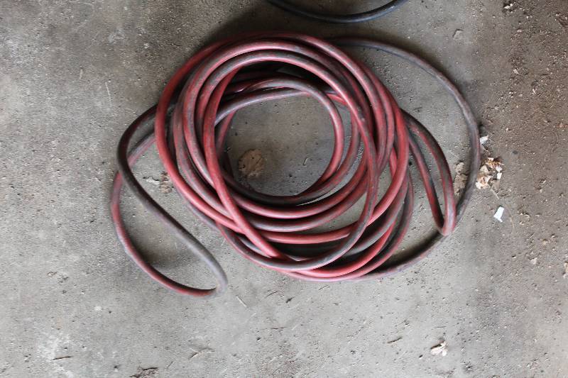 lot 623 image: Lot of (2) Air Hoses w connections