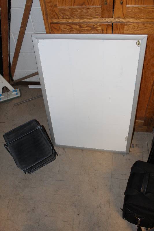 lot 610 image: Whiteboard, Letter In-Tray