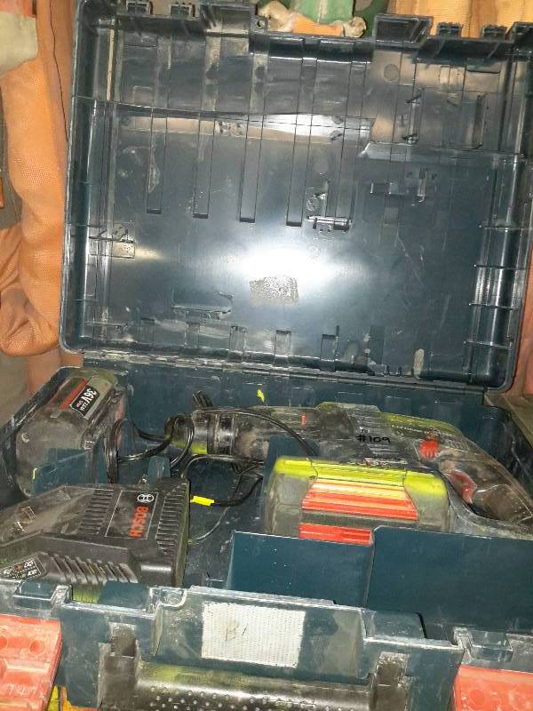 lot 114 image: Bosch rotary Hammer  2, 36v batteries, 1charger