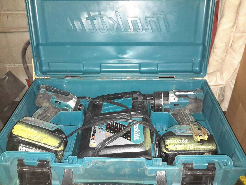 lot 121 image: Makita cordless drill, 1 Makita Impact driver, 2, 18 v Batteries, 1 charger