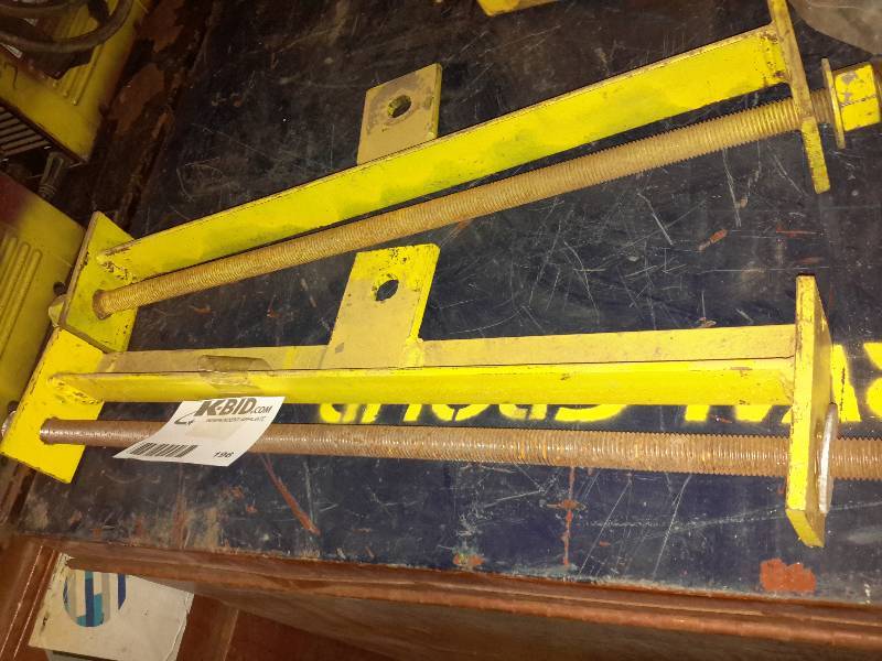 lot 196 image: 2 steel bars..