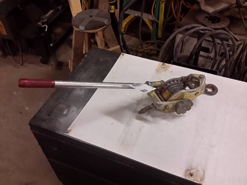 lot 33 image: Ratchet Puller