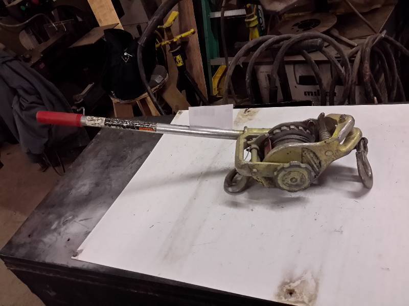 lot 105 image: Ingersol Rand Ratchet Puller.. Cpacity 14002800