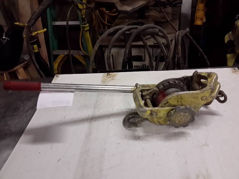 lot 106 image: Ratchet Puller