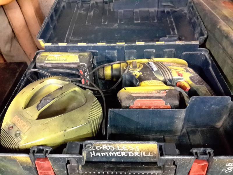 lot 118 image: Bosch rotary Hammer  2, 36v batteries, 1charger