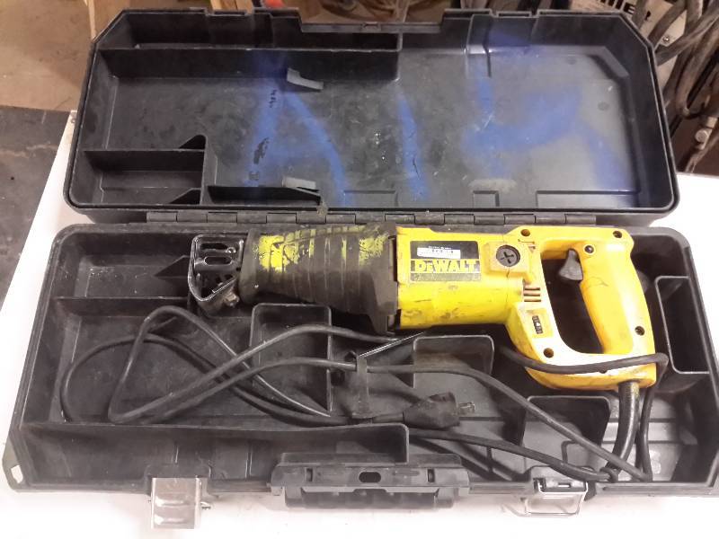 lot 27 image: 1 Dewalt Plug in Reciprocating Saw  DW 305.. No Blades