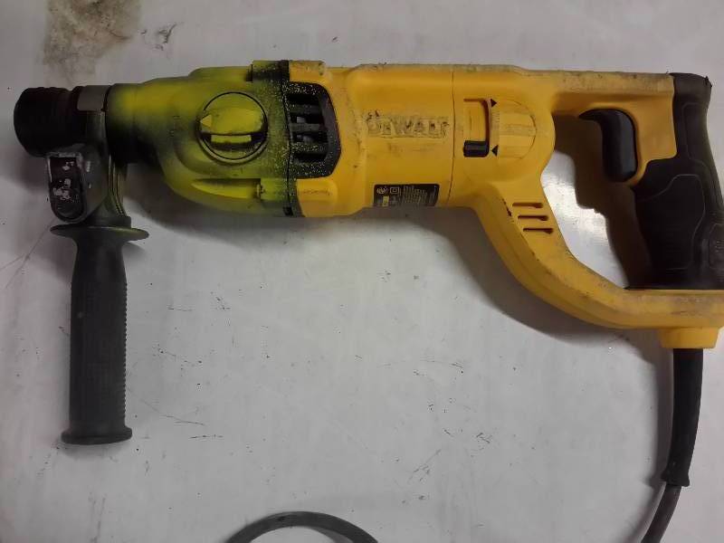 lot 28 image: 1 Dewalt heavy Duty Rotary Hammer.. D25260