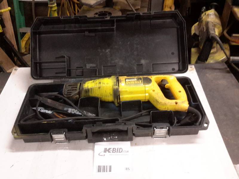 lot 85 image: Dewalt Reciprocating saw with 2 saw blades