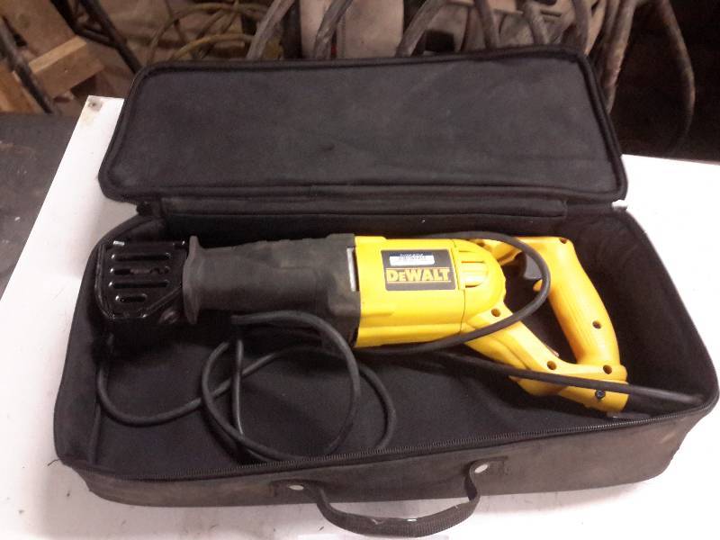 lot 86 image: Dewalt,DW304P reciprocating saw.. Looks like it was barely used