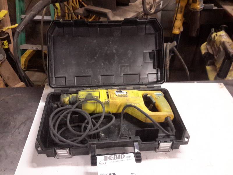 lot 90 image: Dewalt, DW567 Rotary Hammer.. Steel Drilling
