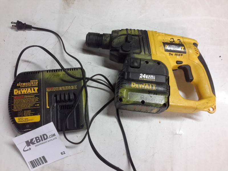 lot 62 image: Dewalt, DW005 Rotary Hammer 1, 24V Battery, 1 Charger