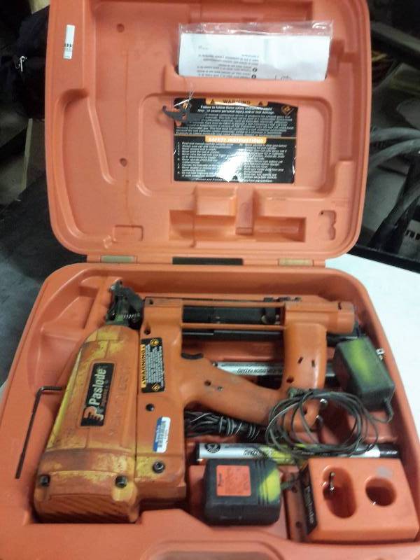 lot 68 image: Paslode, Impulse Staple Driver, 1 Charger, 2 batteries