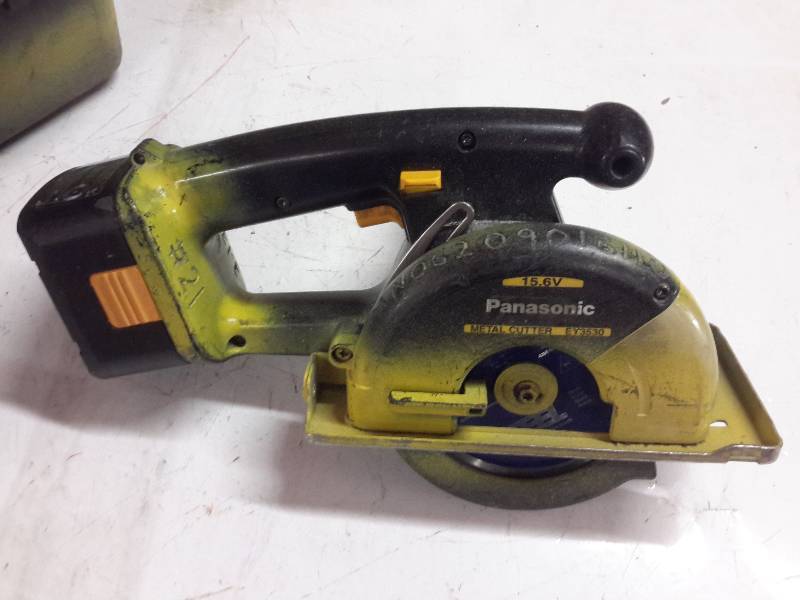 lot 77 image: Panasonic, Metal Cutter.. EY3530  2, 15.6 v Batteries..1 charger..