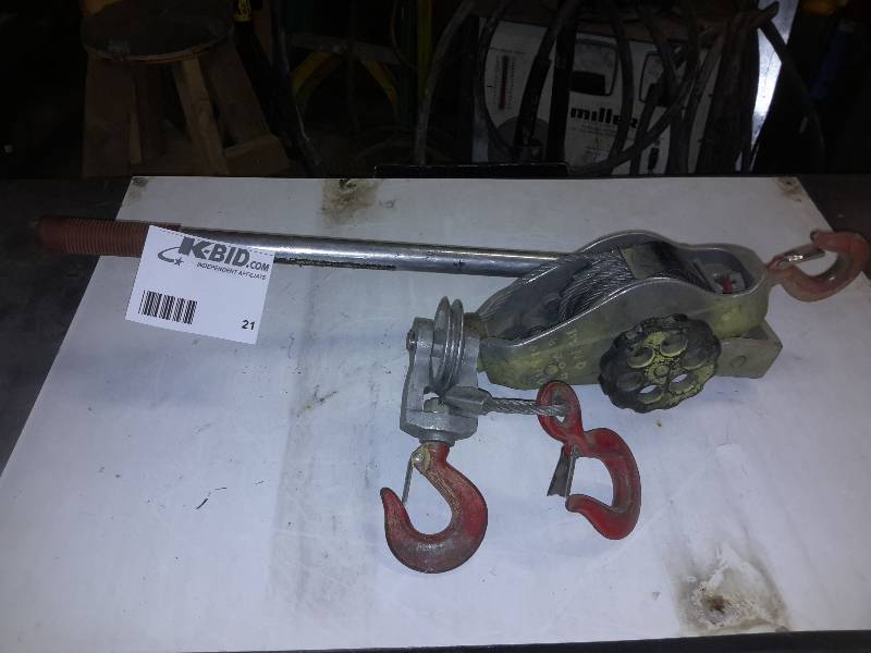 lot 21 image: Ratchet Puller