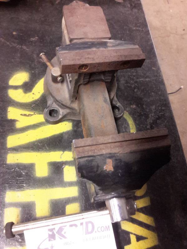 lot 39 image: Larin Table Vise, 4in