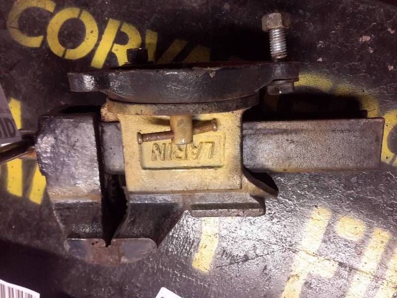 lot 40 image: Larin Table Vise, 4 in
