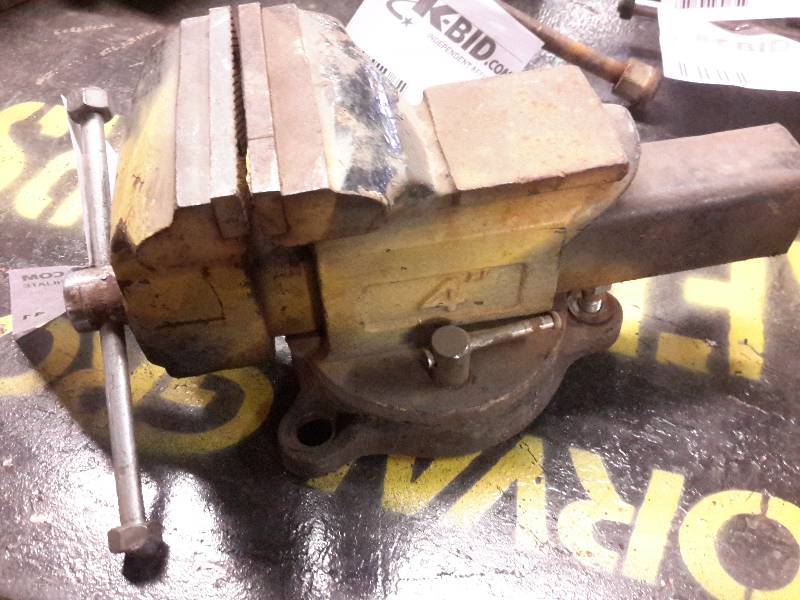 lot 41 image: Larin Table Vise, 4 in