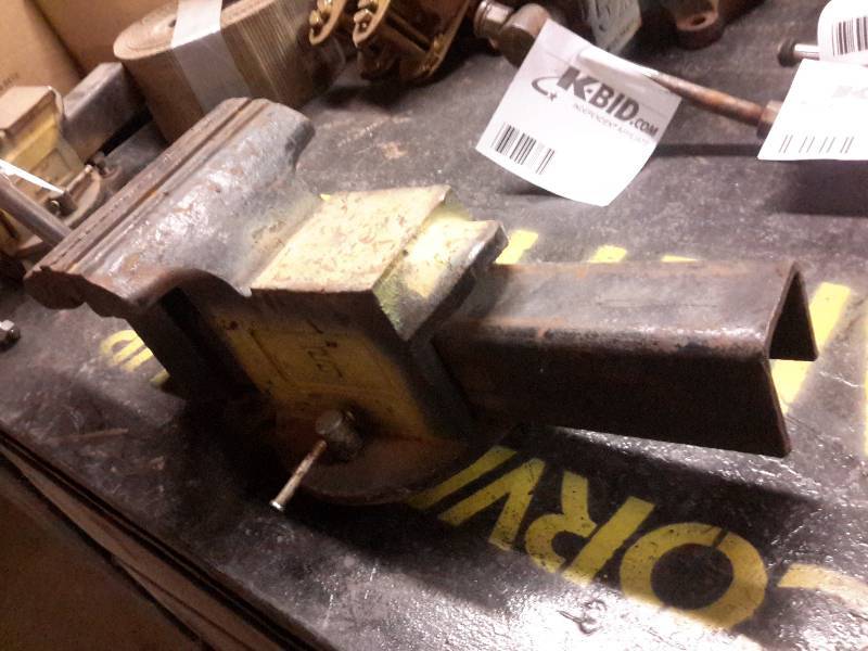 lot 42 image: 6 in Larin Table Vise
