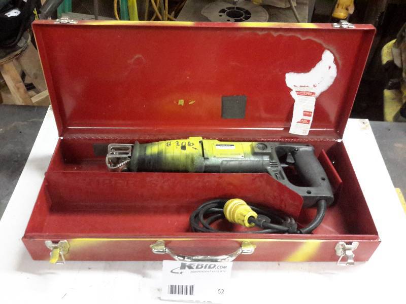 lot 52 image: Black and Decker Reciprocating Saw w saw blade