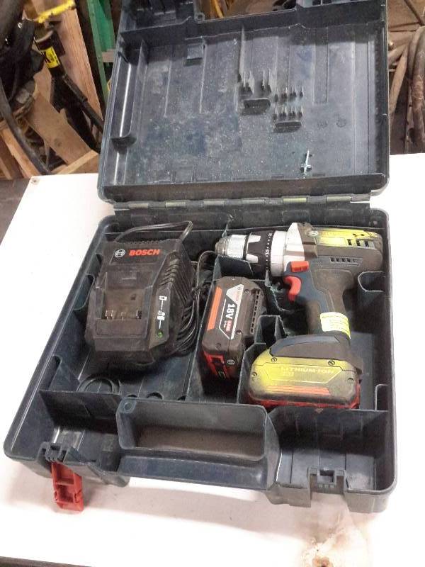 lot 56 image: Bosch cordless drill  2, 18 V batteries, 1 charger