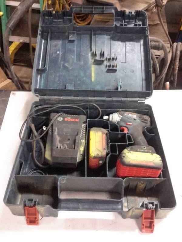 lot 55 image: Bosch Cordless Impactor 2, 18V Batteries, 1 charger