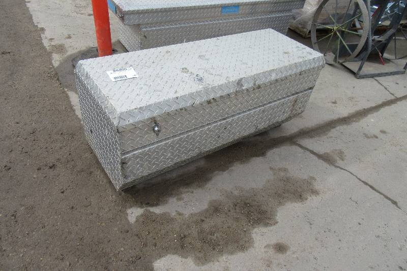 lot 249 image: Weather Guard Galvanized Tool box.. 48 in x 18 in x 18 in