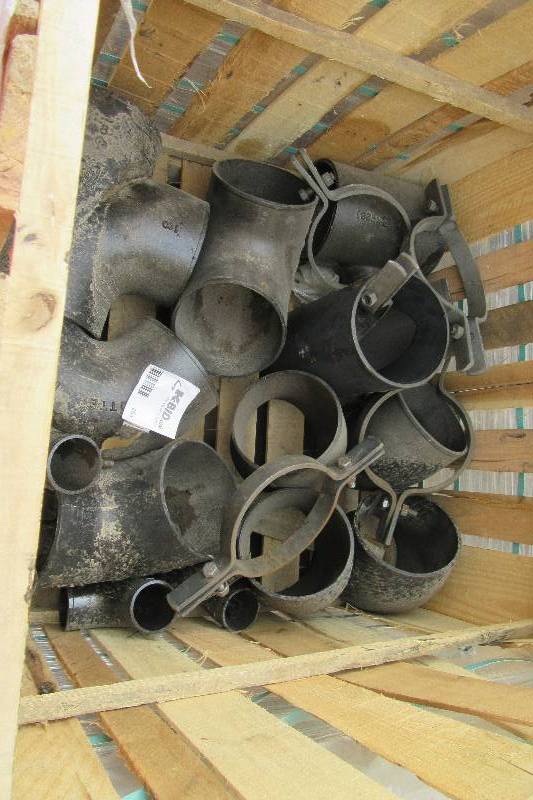 lot 254 image: Box  CAST 4in and 8 in Elbows, Ts, 45 joints.