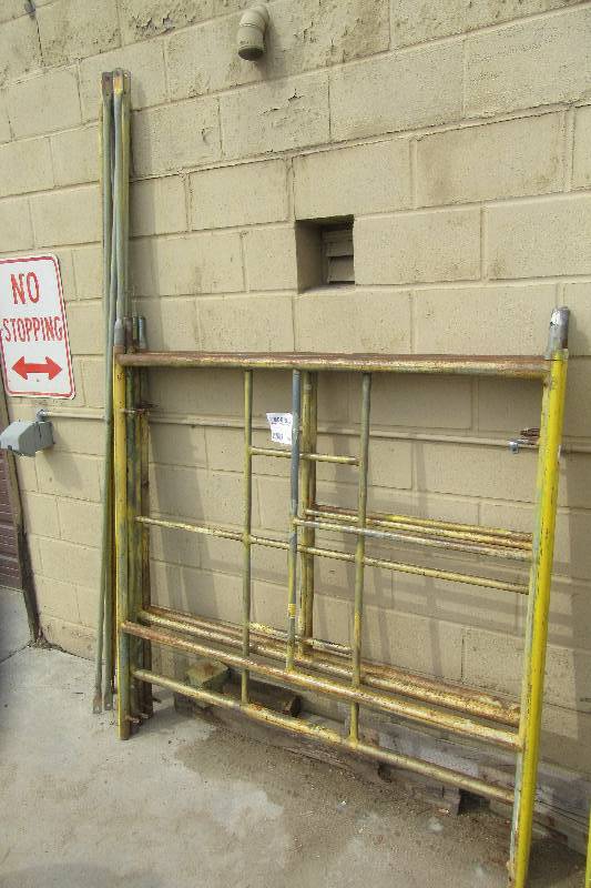 lot 278 image: 4, 5ft x 5ft scaffolding with cross members