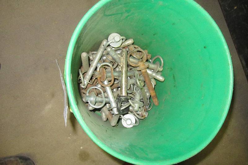 lot 230 image: 12 of a 5 gallon pail of wagon pins..