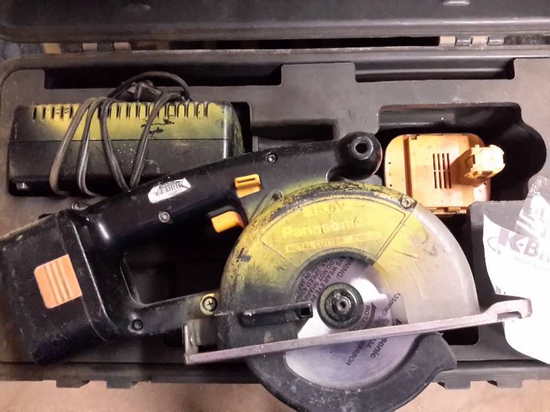 lot 78 image: Panasonic, Metal Cutter.. EY3530  2, 15.6 v Batteries..1 charger