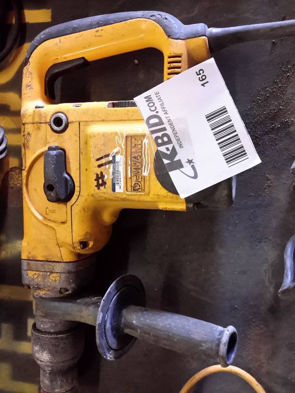 lot 165 image: Dewalt, D25500 1 916 rotary Hammer