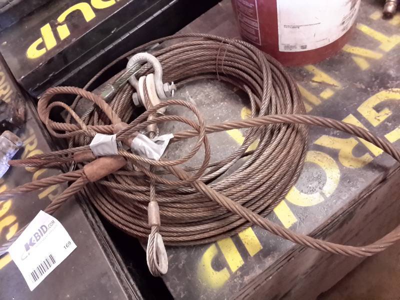 lot 169 image: Large roll of 14 in Metal Cable.. 3, shorter lighter weight chokers