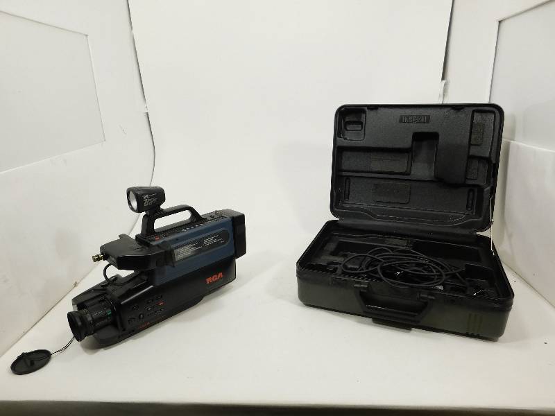 lot 3 image: Vintage RCA camcorder CC286