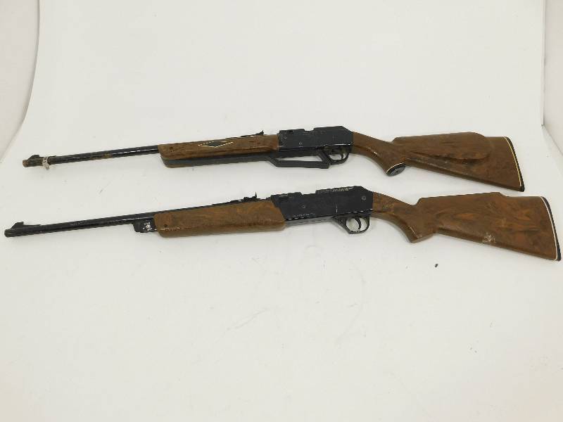 lot 4 image: 2 Daisy BB Guns