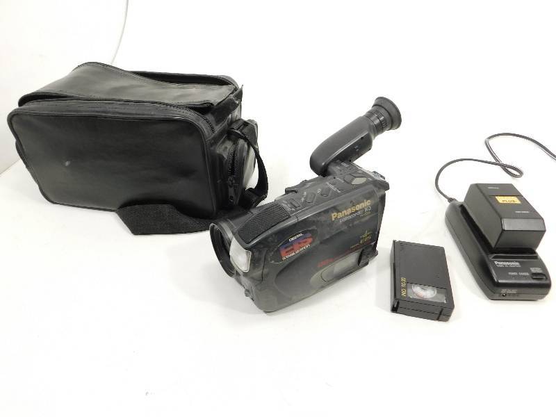 lot 5 image: Panasonic PV-D326 Palmcorder