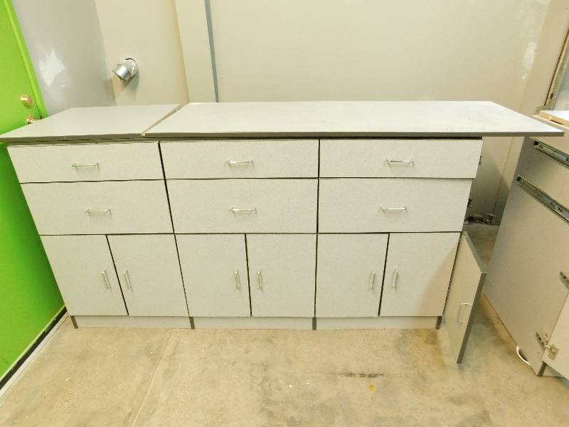 lot 31 image: Commercial Cabinet