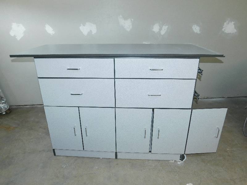 lot 32 image: Commercial Cabinet