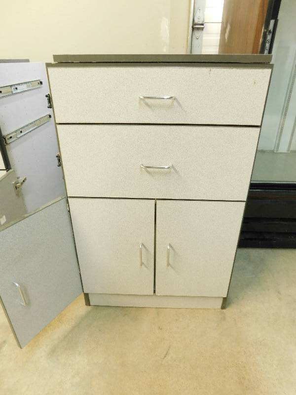 lot 33 image: Commercial Cabinet