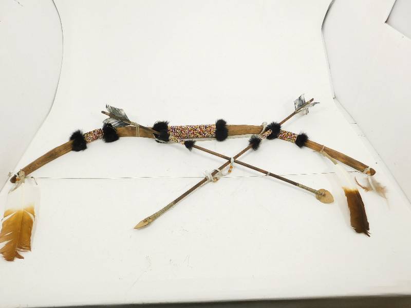lot 9 image: Bow and Arrow