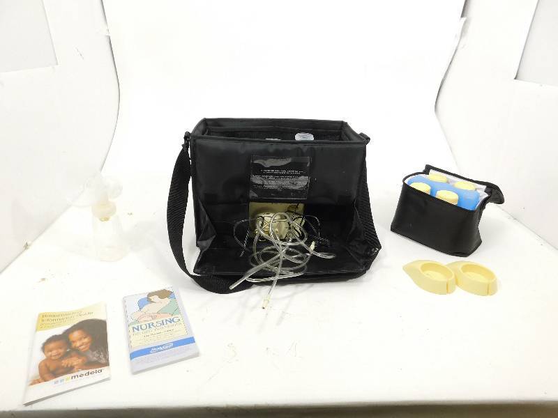 lot 11 image: Medela Breast Pump