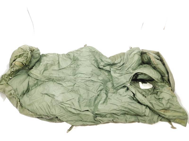 lot 24 image: Military Sleeping Bag