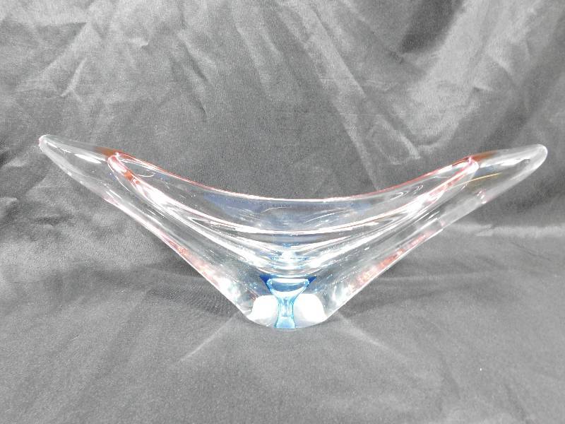 lot 26 image: vase