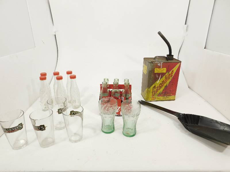 lot 28 image: Vintage Items