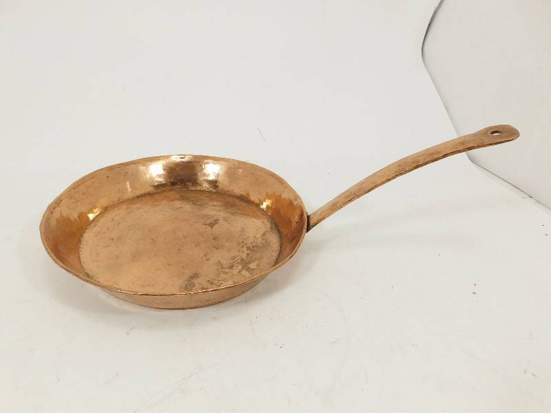 lot 46 image: Large Copper Frying Pan