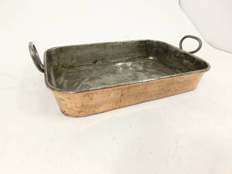 lot 48 image: Copper cake pan with handle